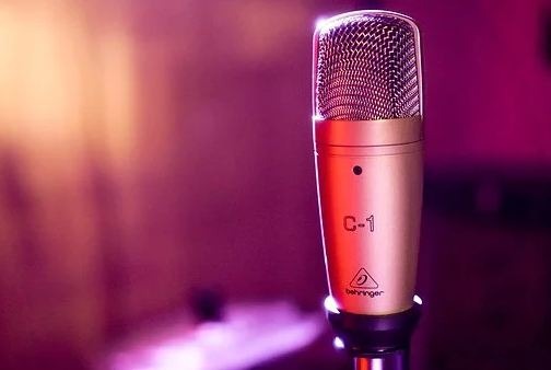 Give some gifts for a karaoke theme party.