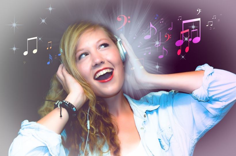 Singer-Karaoke-Girl