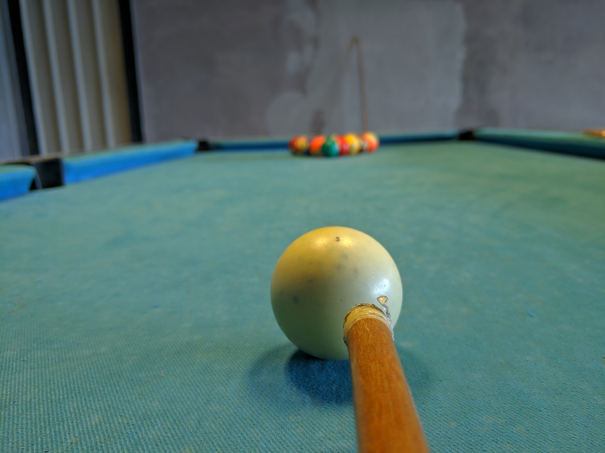 Aiming for the break shot from the player’s perspective