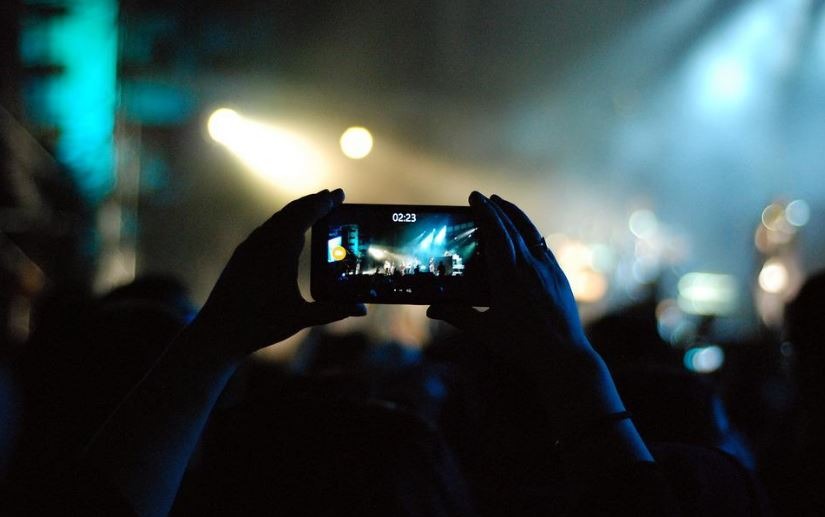 Mobile-Phone-Concert